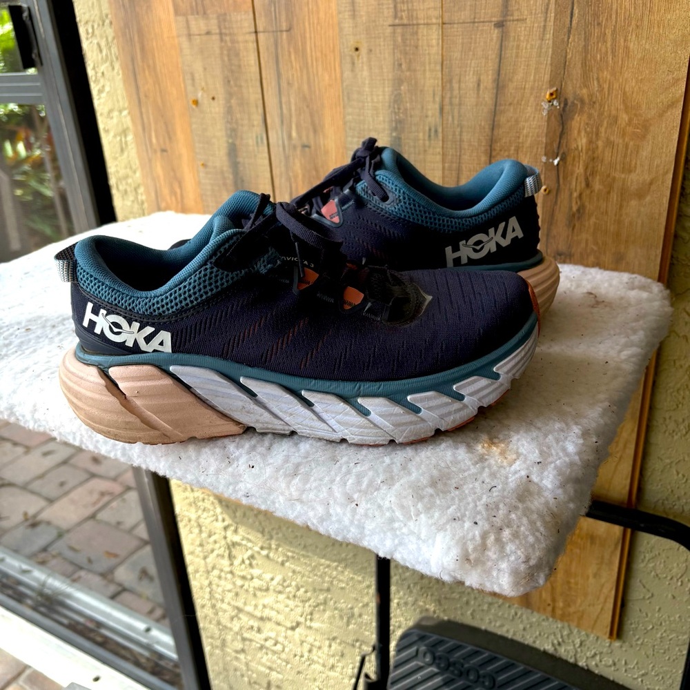 Women’s Hoka road shoes. Gaviota 3